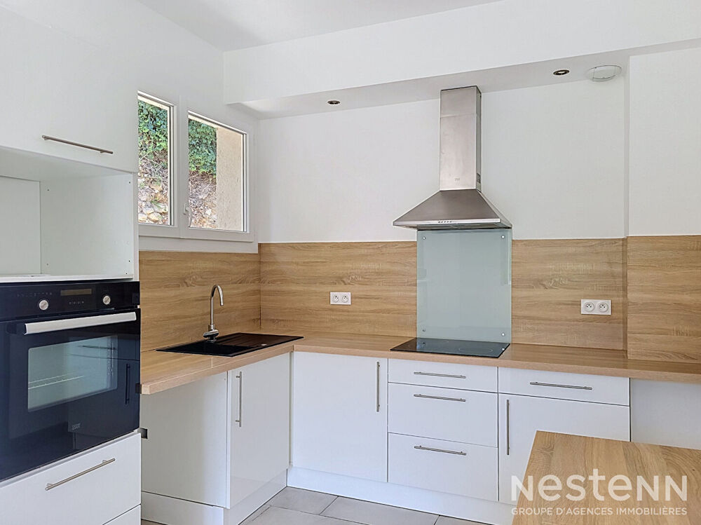A Vendre Maison de 80 m² sur sous-sol de 68 m² avec garages et jardin proche du centre de Condom