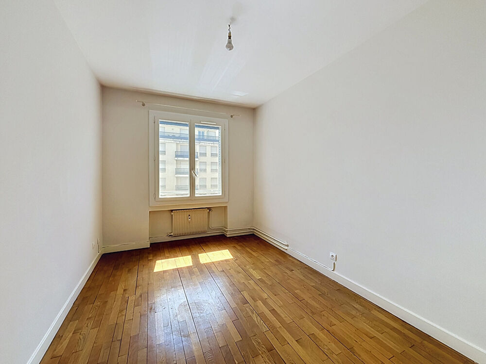 Vente Appartement Appartement  3 pièces de 65m2 avec balcon / place de stationnement / cave Lyon 8