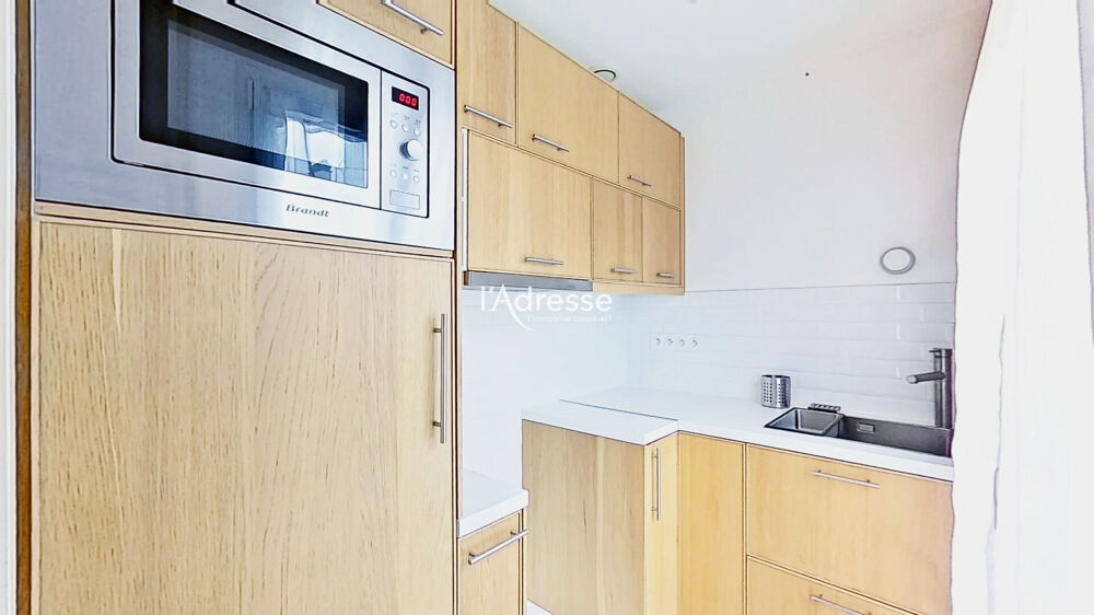 Vente Appartement Studio de 22 m2 en étage élevé avec Balcon/Terrasse ! Paris 15