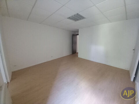   Local commercial 66m² à Lesparre Médoc 