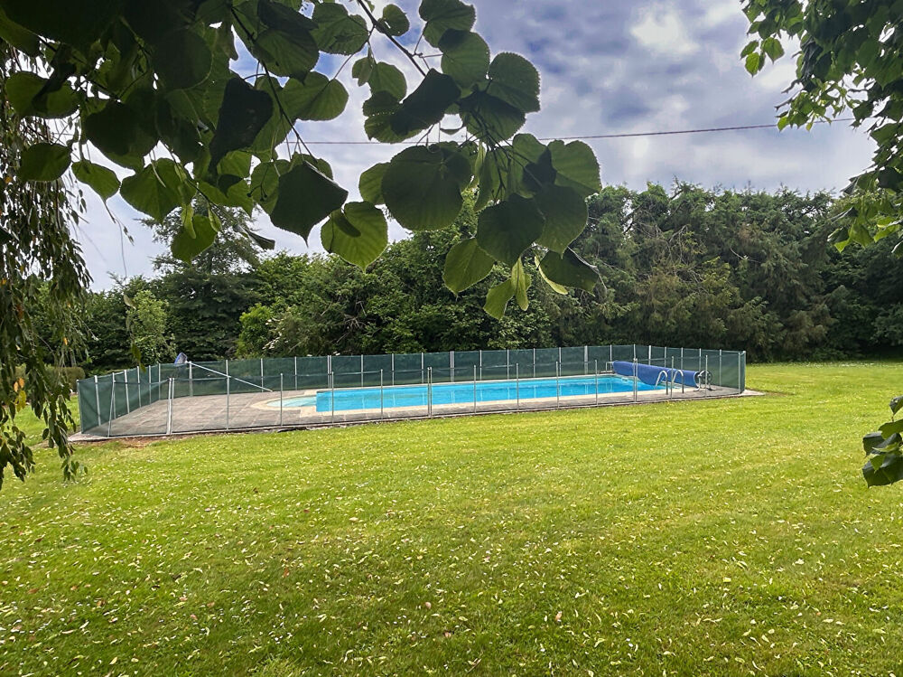 CÔTES D'ARMOR: Kergrist-Moëlou. Deux maisons de caractère avec piscine, terrain de 7500m2 et potentiel de locatif.