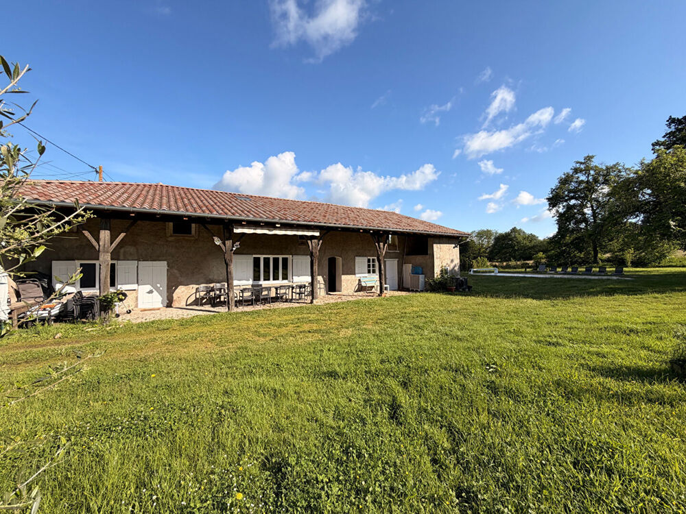 St Didier beaucoup de charmes pour cette longere sur 3600 m² de terrain