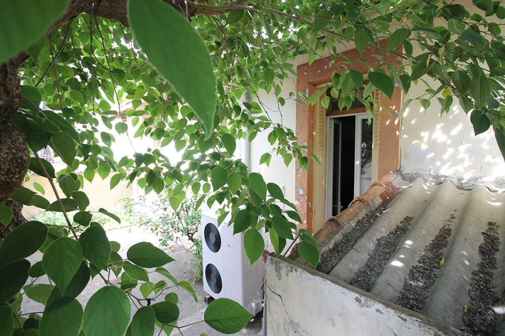 Vente Maison NIMES PROCHE CENTRE VILLE Maison d'environ 100m² de plain pied avec garage, cave et jardin. Nimes
