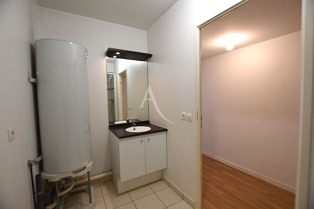 Appartement 2 pièces à vendre - Dernier étage, centre-ville de Combs-la-Ville