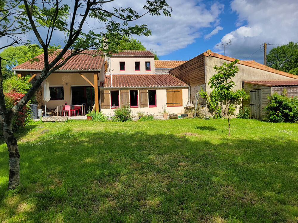 Maison 5 pièces 125 m² · à Saint Etienne du Bois · 125 m² · 233 000 €