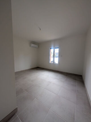  Appartement à louer 3 pièces 64 m²
