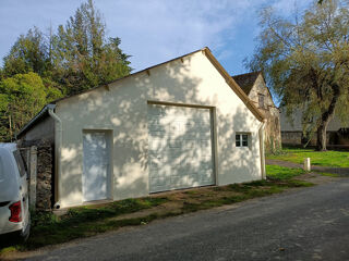  Parking / Garage à louer 1 pièce 76 m²
