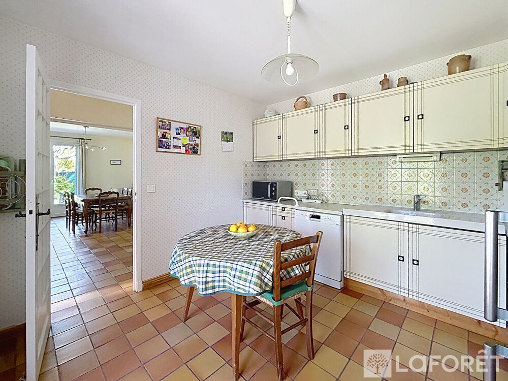 Vente Maison ORANGE CENTRE - Maison cossue avec 4 chambres - 2 salles d'eau, sur jardin arboré au calme Orange