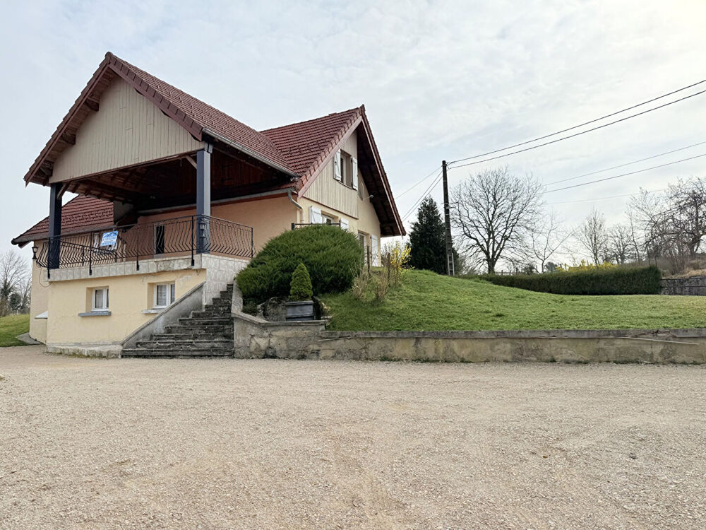 Vente Maison Maison  5 pièce(s)  127 m2 sur un terrains de  27 ares Belleherbe
