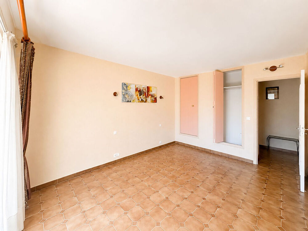 Appartement Frejus 2 pièces proche des plages, place de parking