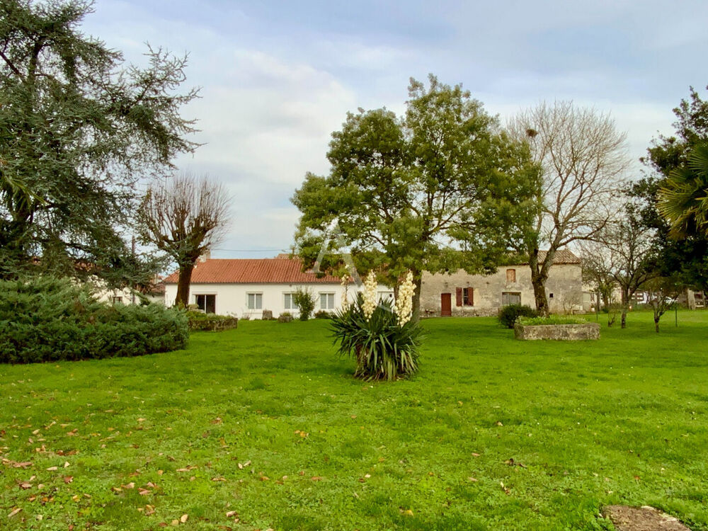 Vente Maison Propriété à la campagne avec dépendances et maison à rénover St genis de saintonge