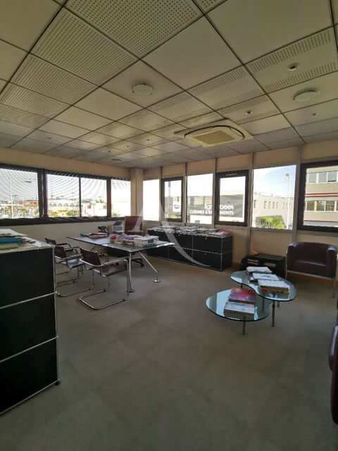 Bureaux Nimes 81.72 m2 159000 30000 Nimes