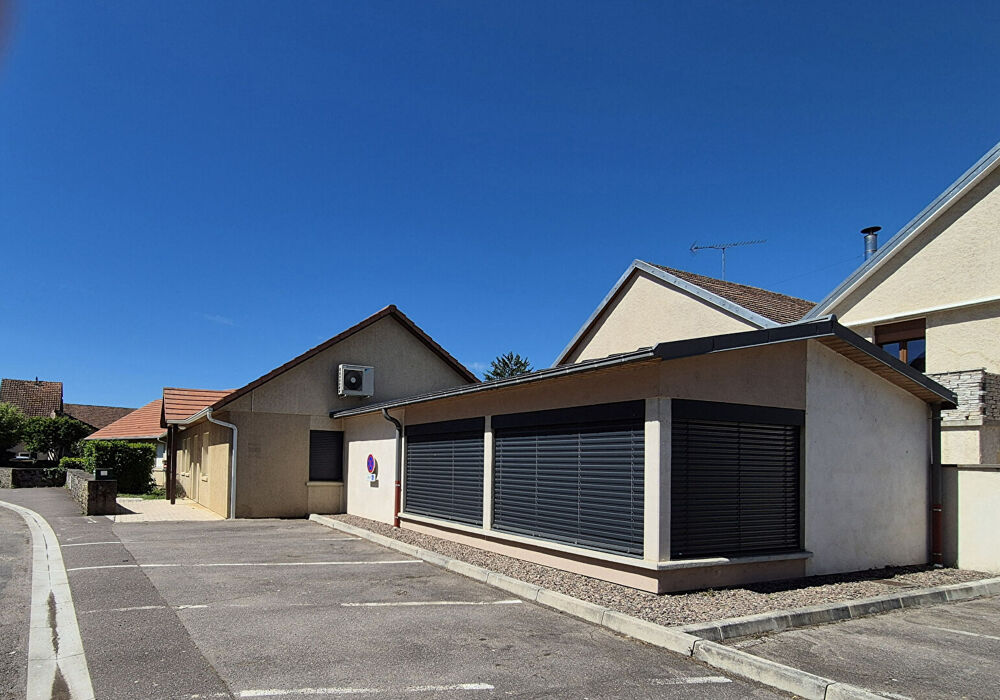 Maison plain pied de 280 m2 sur 613 m2 de terrain clos avec piscine couverte