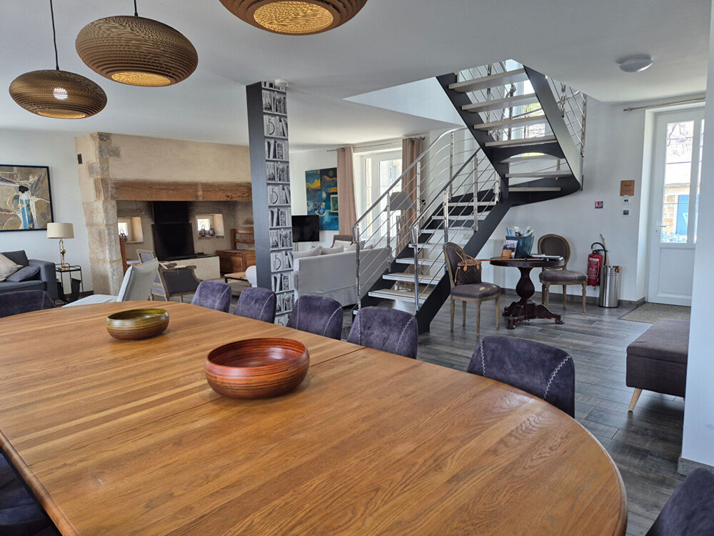 Vente Maison CORREZE. MADRANGES. Magnifique maison de 6 chambres avec SPA, ascenseur interne, grange, cour et jardin. Madranges