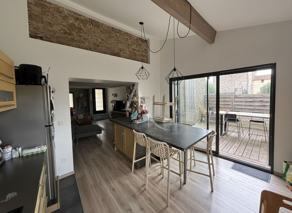 Proche CARCASSONNE, Maison de caractère rénovée avec garage et jardin