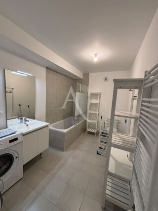  Appartement à louer 4 pièces 80 m²