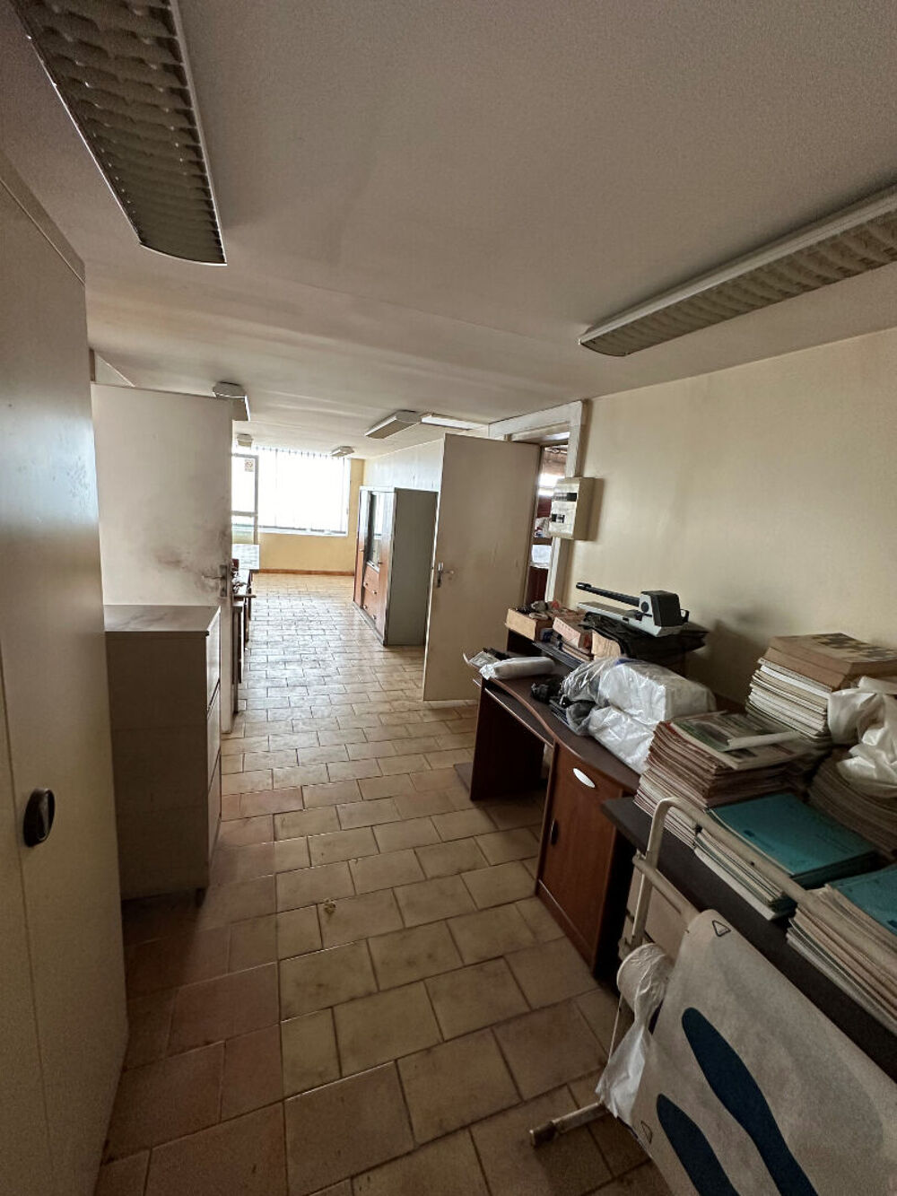   LOCAL COMMERCIAL - GARAGE ATELIER 240M² Port saint louis du rhone