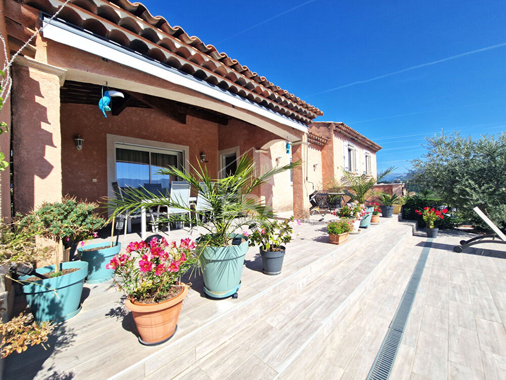 À vendre Maison de plain-pied avec studio indépendant, piscine et prestations haut de gamme