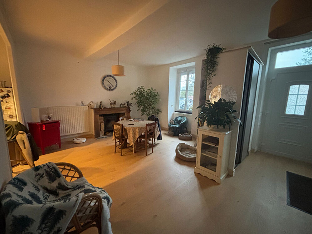 Vente Maison Maison de ville entierement rénovée offrant 210 m2 sur un terrain de 997m² Riberac