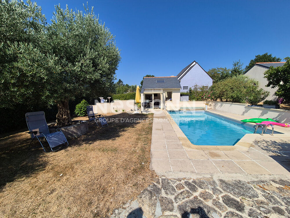 À vendre à Sulniac, maison 158 m², avec piscine et grand terrain constructible