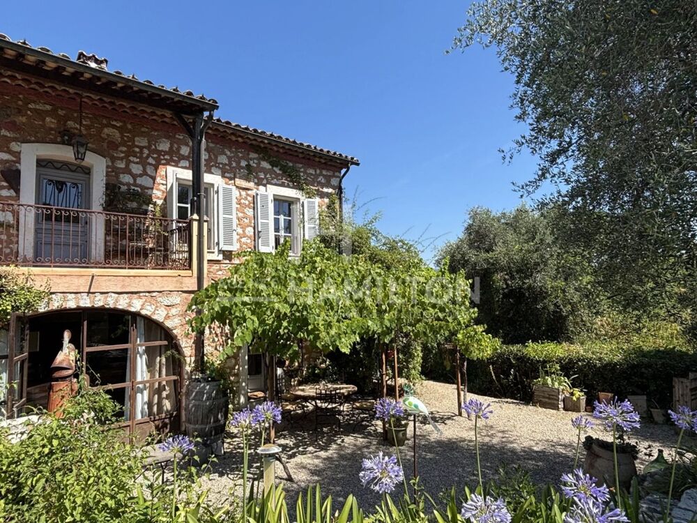 Mas en pierre, piscine, proche Valbonne, au calme dans un envir