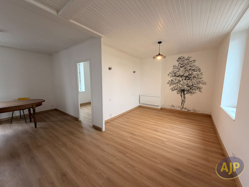 Coup de coeur : T3 entièrement rénové avec terrasse, au centre de Guégon
