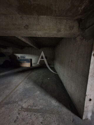 Parking / Garage à louer 10 m²