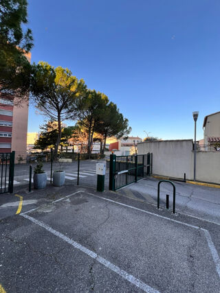  Parking / Garage à louer 30 m²