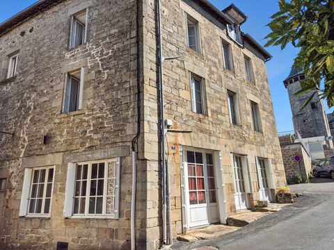   CORRÈZE. TREIGNAC. Maison ancienne en pierre pleine de charme comprenant 3 chambres avec balcon et un appartement à rénover. Maison - 10 pièce(s) - 143 m²