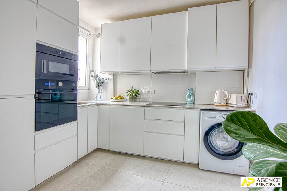 Vente Appartement Versailles Mairie-Chantiers   Appartement 3 pièces 73.88 m² au sol situé au 2ème étage avec cave et grenier Versailles