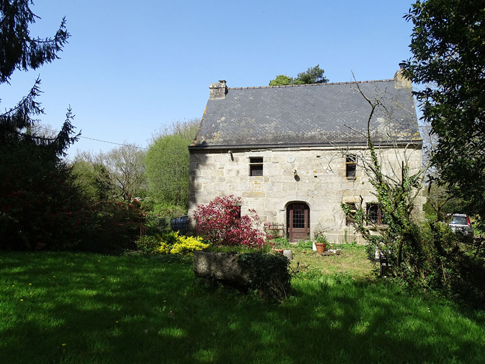 CÔTES-D'ARMOR. Un magnifique gîte en pierre de 2 chambres, plein de charme, situé près du village de Kergrist-Moëlou