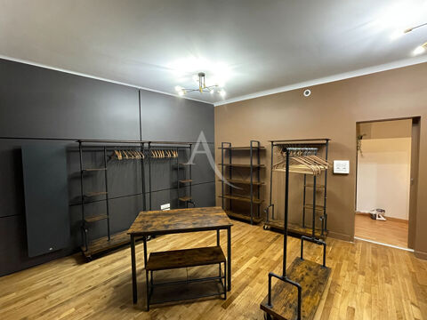 Local commercial, centre de Nozay. 580 44170 Nozay