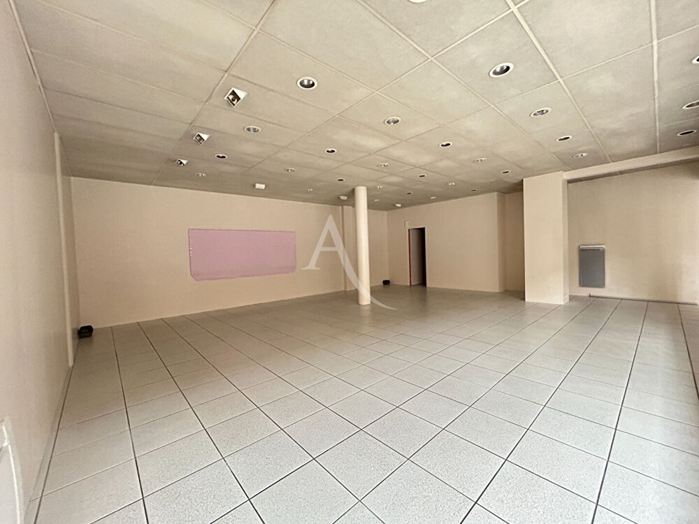   LOCAL COMMERCIAL DE 109 m² - CHATEAU-GONTIER 