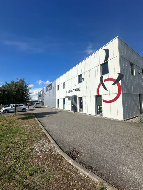 Local industriel de 715m&sup2; L'Isle-Jourdain 5500 32600 L isle jourdain