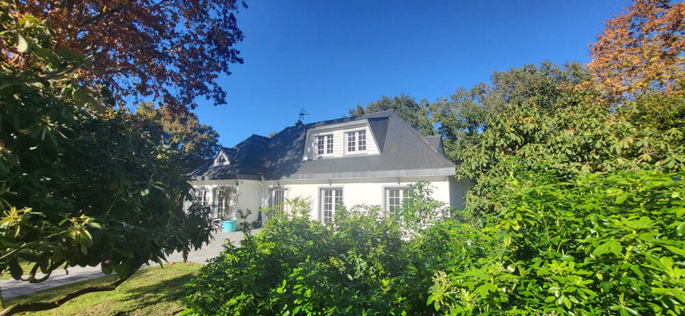 Vente Maison Maison  7 pièce(s) 174 m2 Sautron