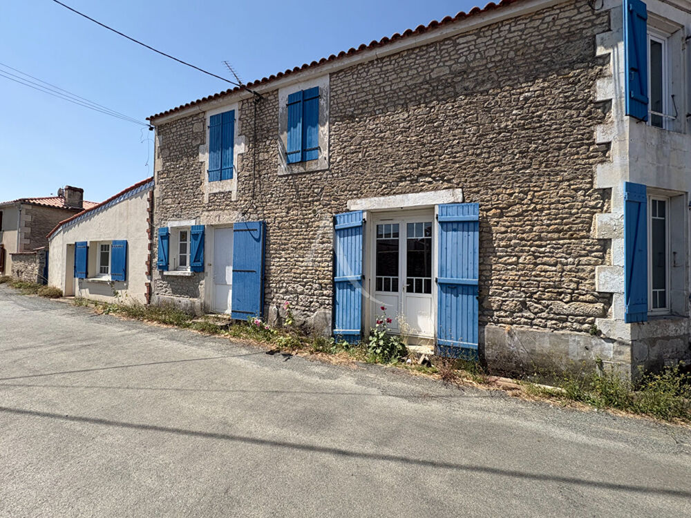 Maison 9 pièces - 3 chambres - NALLIERS