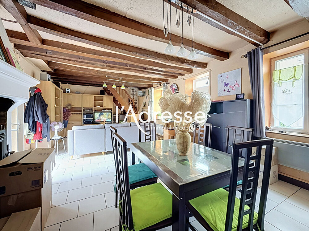 Maison de bourg à vendre à Truyes.
