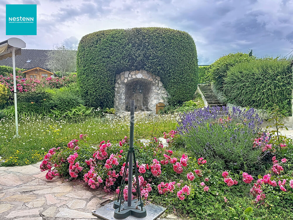 ETERCY _ Maison 9 pièces de 380 m², terrain de 900 m² avec piscine, jardin et garage double, à vendre