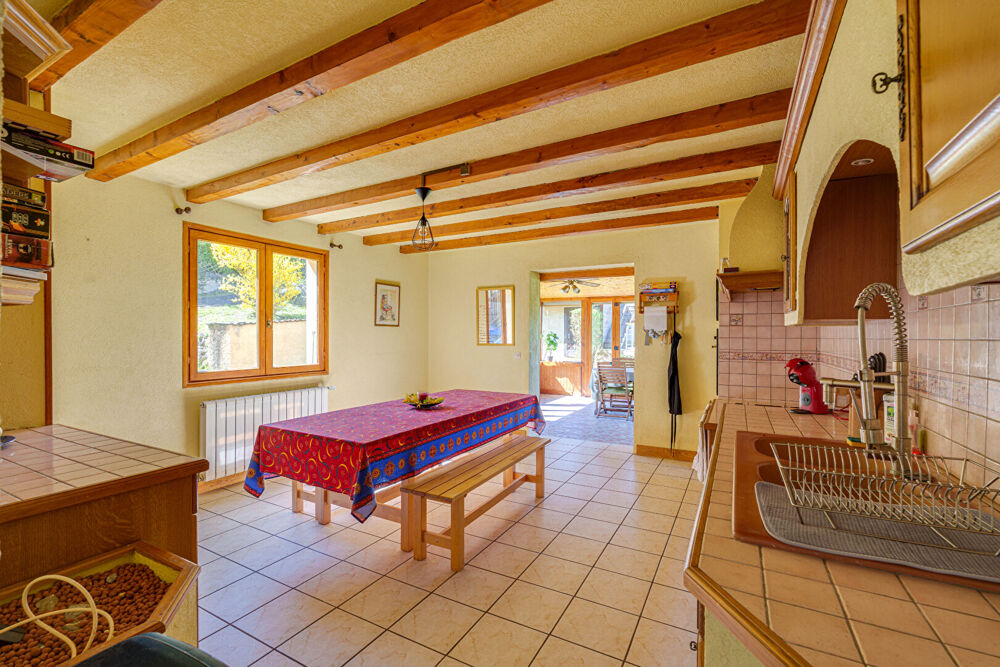 Maison Lugrin 5 pièces 157.27 m² sur 1091 m² de terrain.