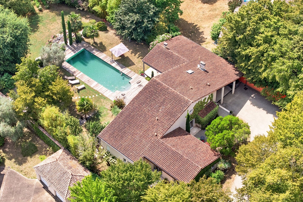Vente Maison ÉLÉGANCE CONTEMPORAINE AU COEUR D'UN ÉCRIN DE VERDURE Maison Périgueux 7 pièce(s) 250 m2 Perigueux