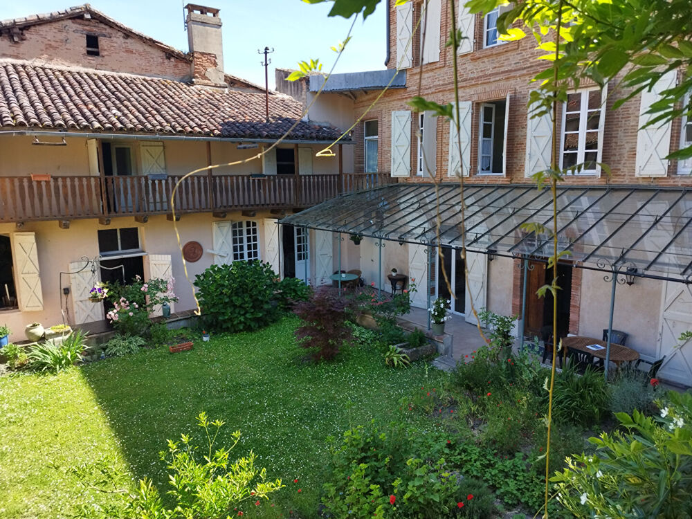 Hôtel particulier au centre de Moissac 82