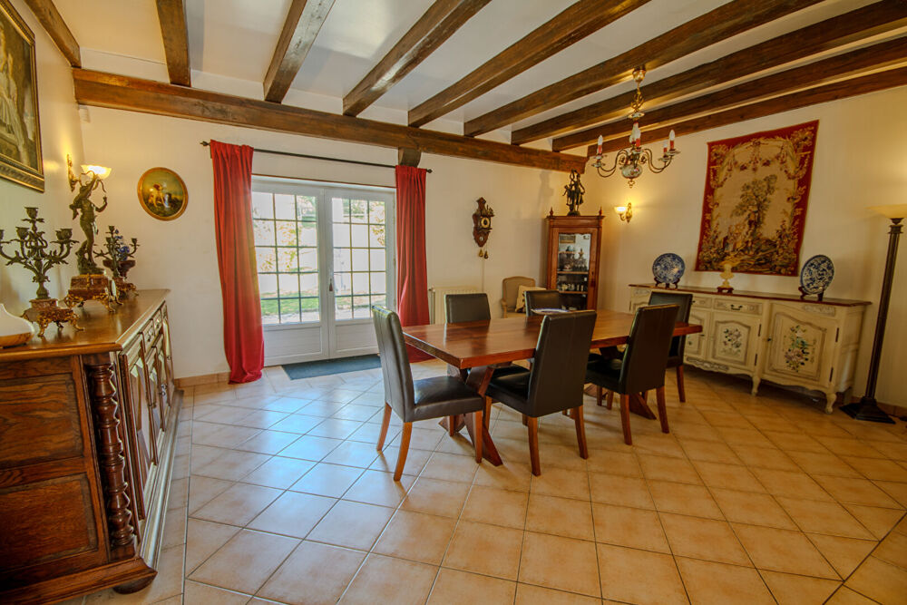 Manche : Maison de campagne en pierre avec annexe indépendante, joli jardin et dépendances, située dans un petit hameau.