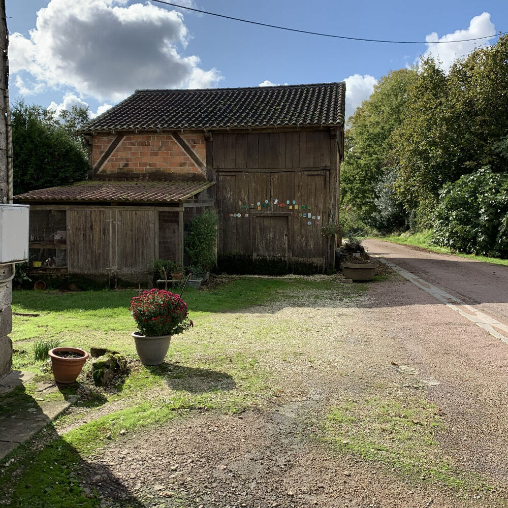 Charmante maison individuelle de 3 chambres avec 2 granges dans un environnement calme