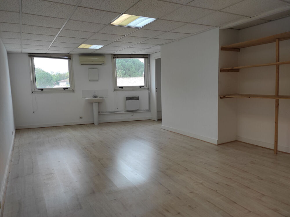   A louer bureau  50 m2 avec parking à Bordeaux Bordeaux
