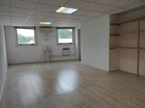   A louer bureau  50 m2 avec parking à Bordeaux 
