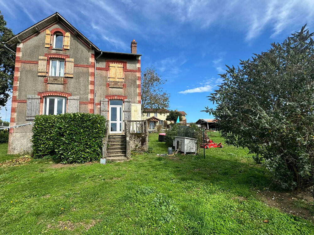 HAUTE VIENNE - Superbe maison de ville avec 9000m² de jardin et un gîte de 2 chambres entièrement rénové.