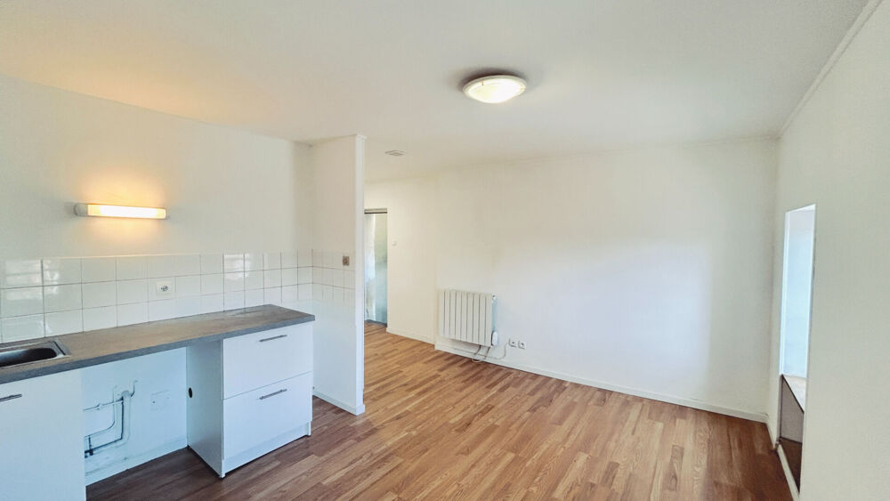 A LOUER APPARTEMENT DE TYPE 1 - BLAYE CENTRE