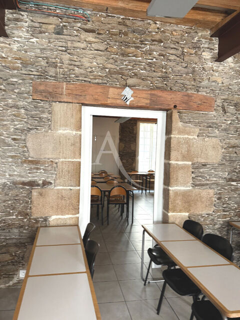   Opportunité à saisir, idéal commerçant, restaurateur ou activité libérale, local commercial de caractère dans copropriété histor 
