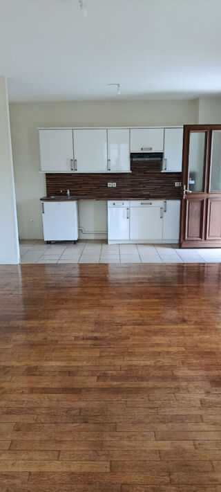  Appartement à louer 3 pièces 76 m²
