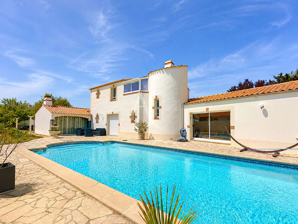 Maison étage 4 chambres avec piscine sur GIVRAND